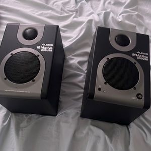 Alesia M1 Active 320 USB studio monitors/speakers